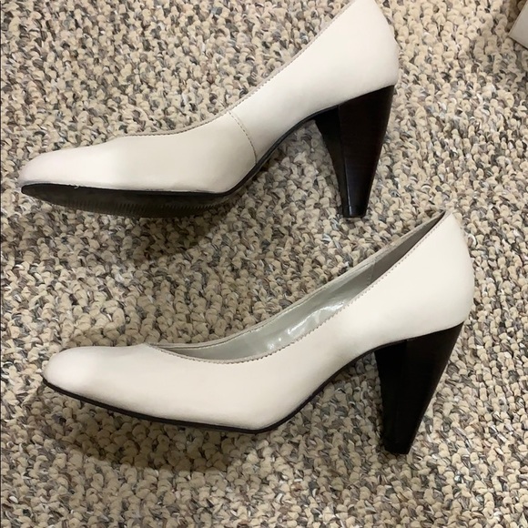 Gabriella Rocha Divya - Picture 2 of 4